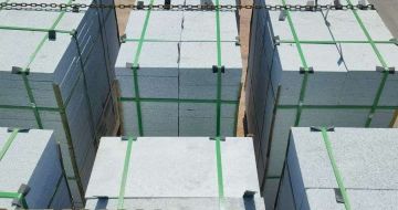 宿迁 芝麻白花岗岩5公分地铺石 花岗岩厂家工厂装车日常