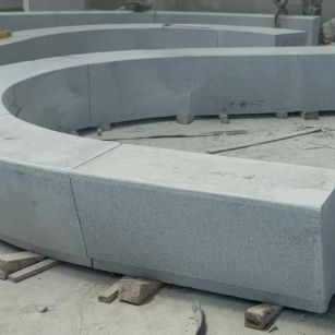 宿迁 芝麻白花岗岩光面弧形坐凳