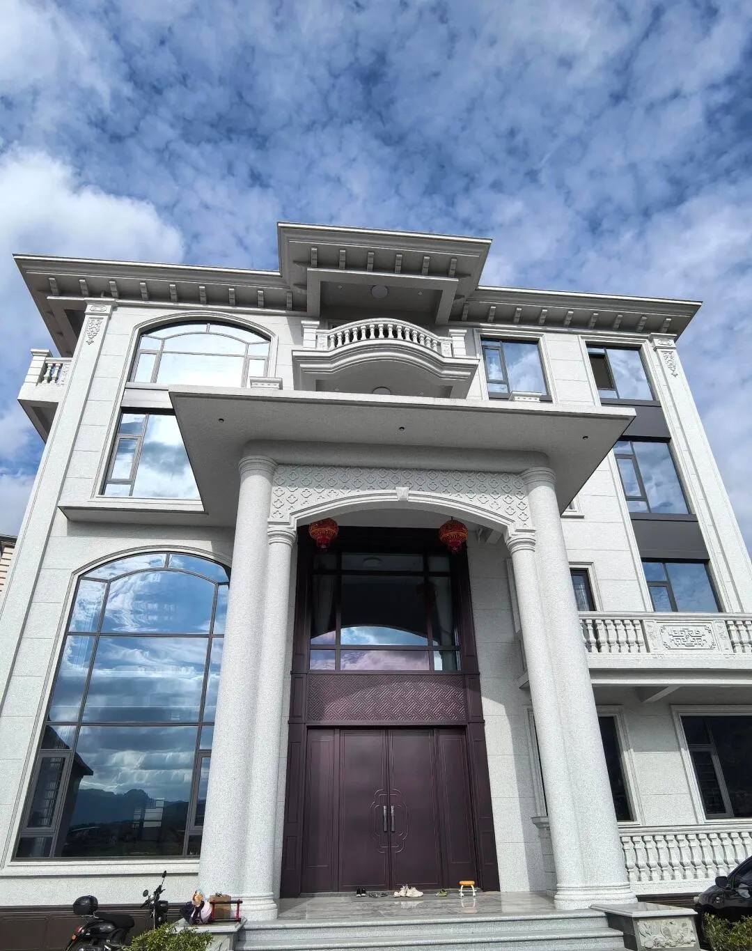 宿迁白麻别墅外墙干挂石材效果示例