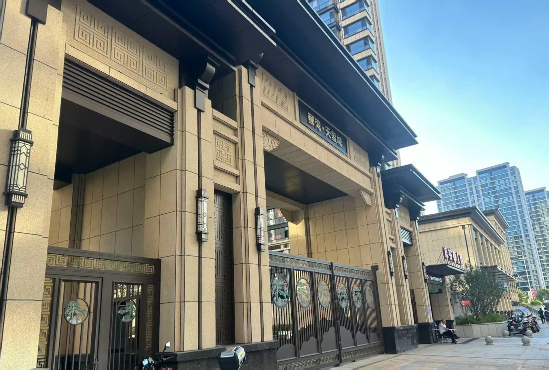 宿迁 黄金麻花岗岩荔枝面小区门楼外墙干挂