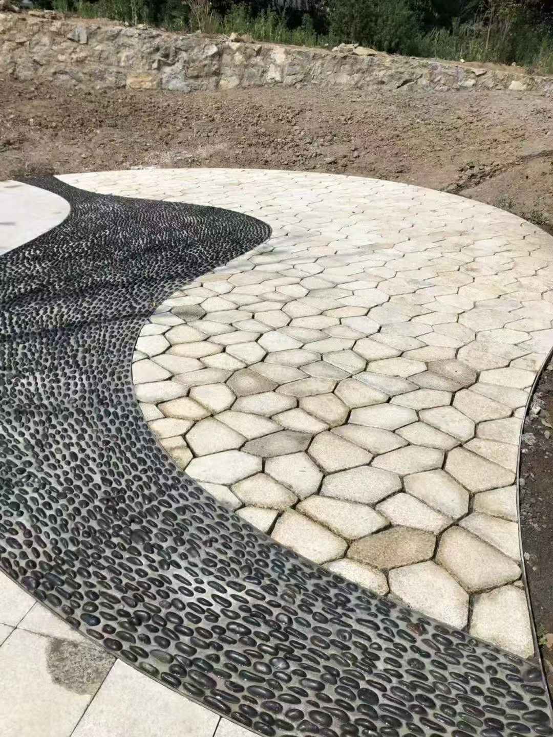 宿迁 黄金麻冰裂纹地铺石工地铺装案例