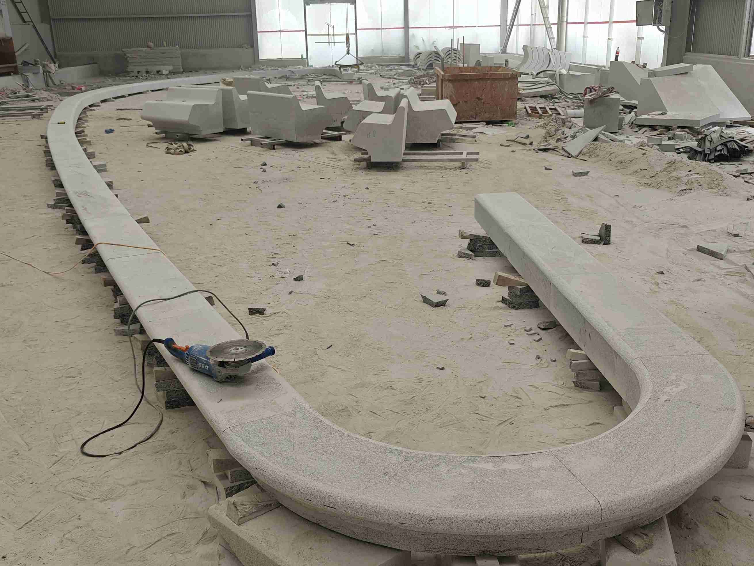 宿迁 芝麻白花岗岩弧形花坛石，坐凳石