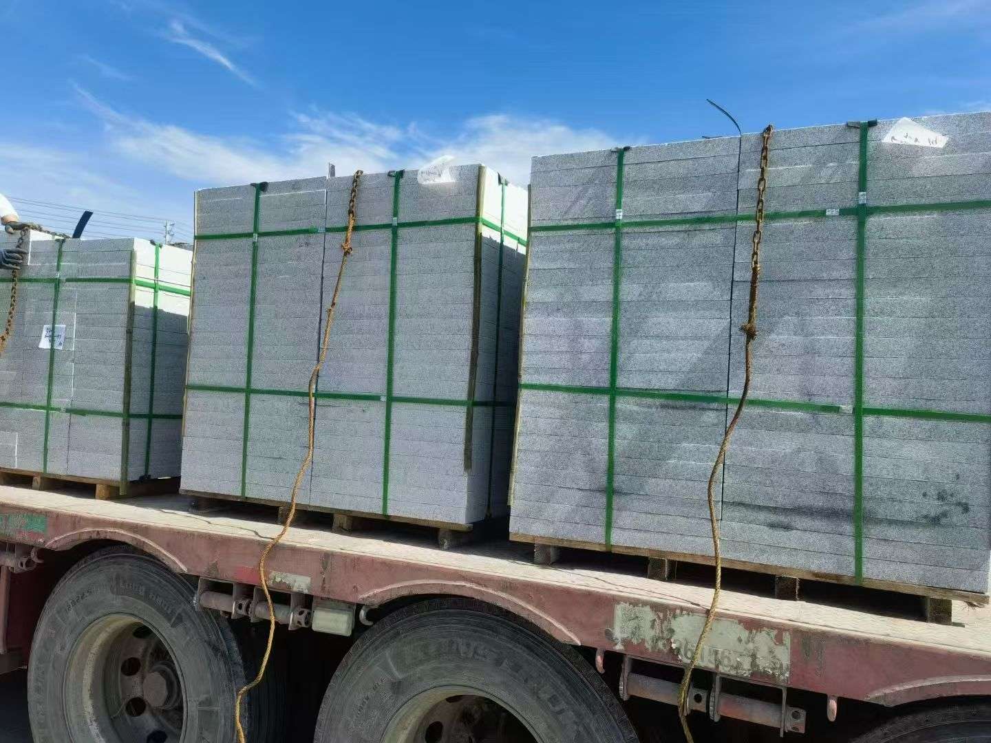 宿迁 芝麻白花岗岩地铺石装车日常