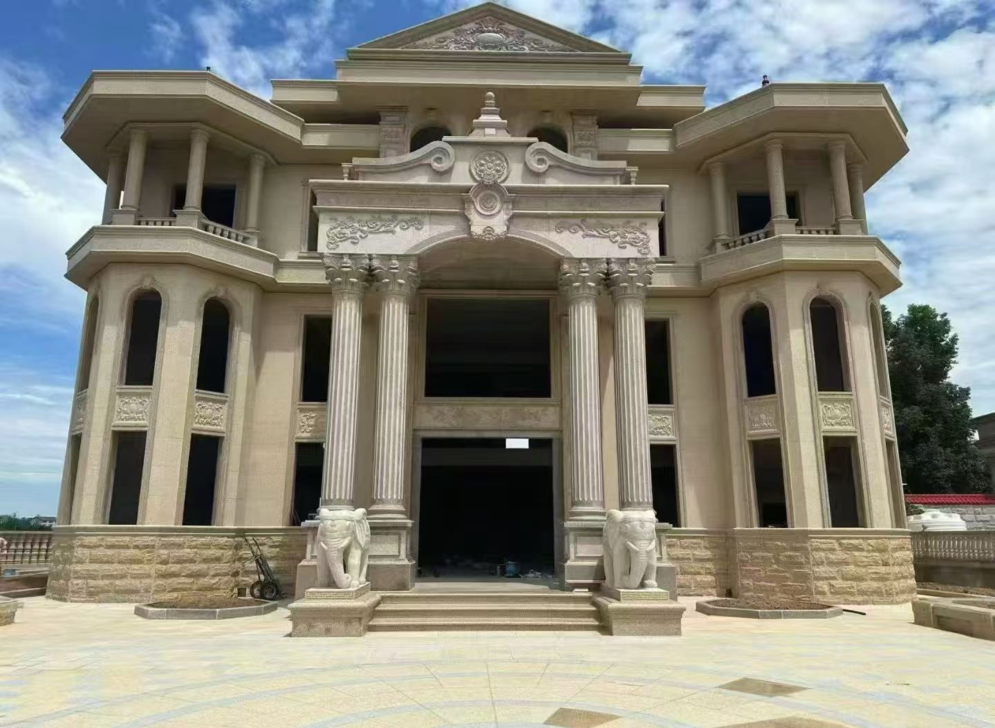 宿迁 黄金麻别墅外墙干挂，大柱，大象，蘑菇石，雕花板