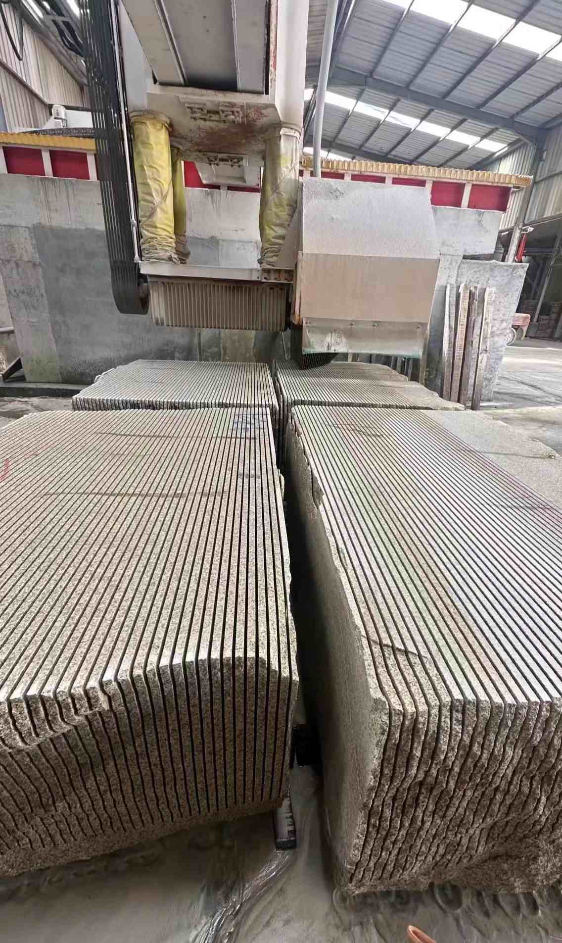 宿迁 车间生产日常，黄金麻白麻花岗岩