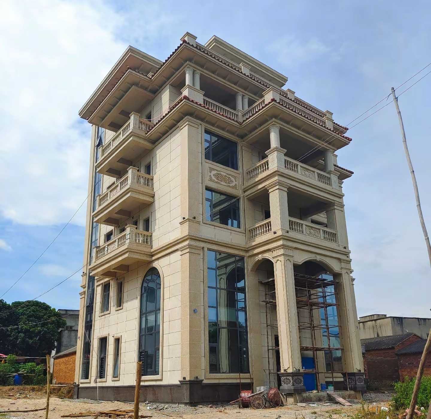 宿迁 黄金麻花岗岩石材别墅外墙干挂搭配（雕花栏杆花瓶柱门楼罗马柱）