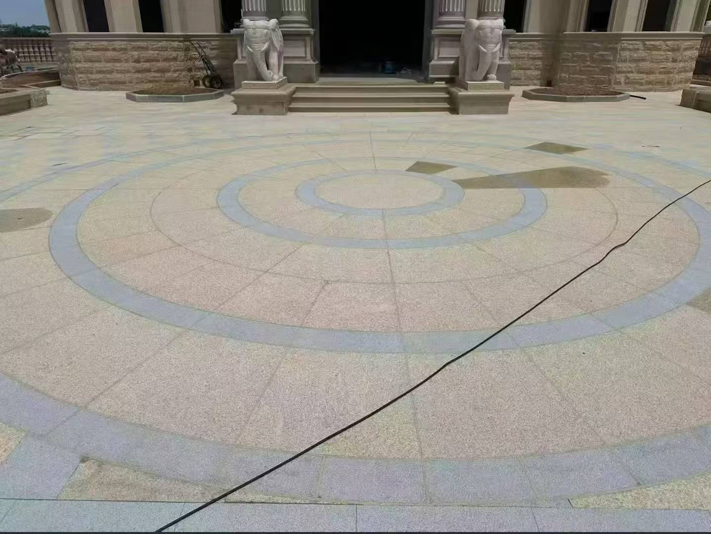 宿迁 黄金麻芝麻灰花岗岩石材地铺拼接效果