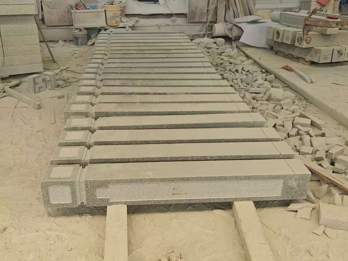 宿迁 芝麻白异形加工雕刻-栏杆大柱，方柱