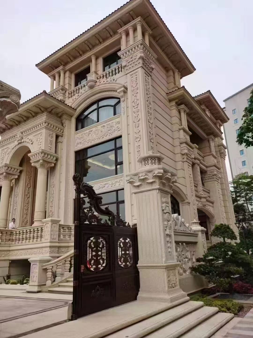 宿迁 黄金麻花岗岩别墅外墙干挂效果展示