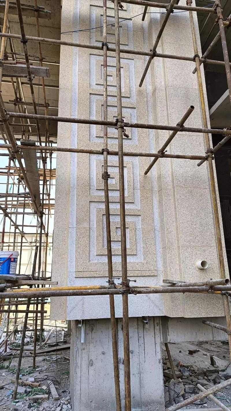 宿迁 黄金麻花岗岩别墅外墙干挂回纹造型效果