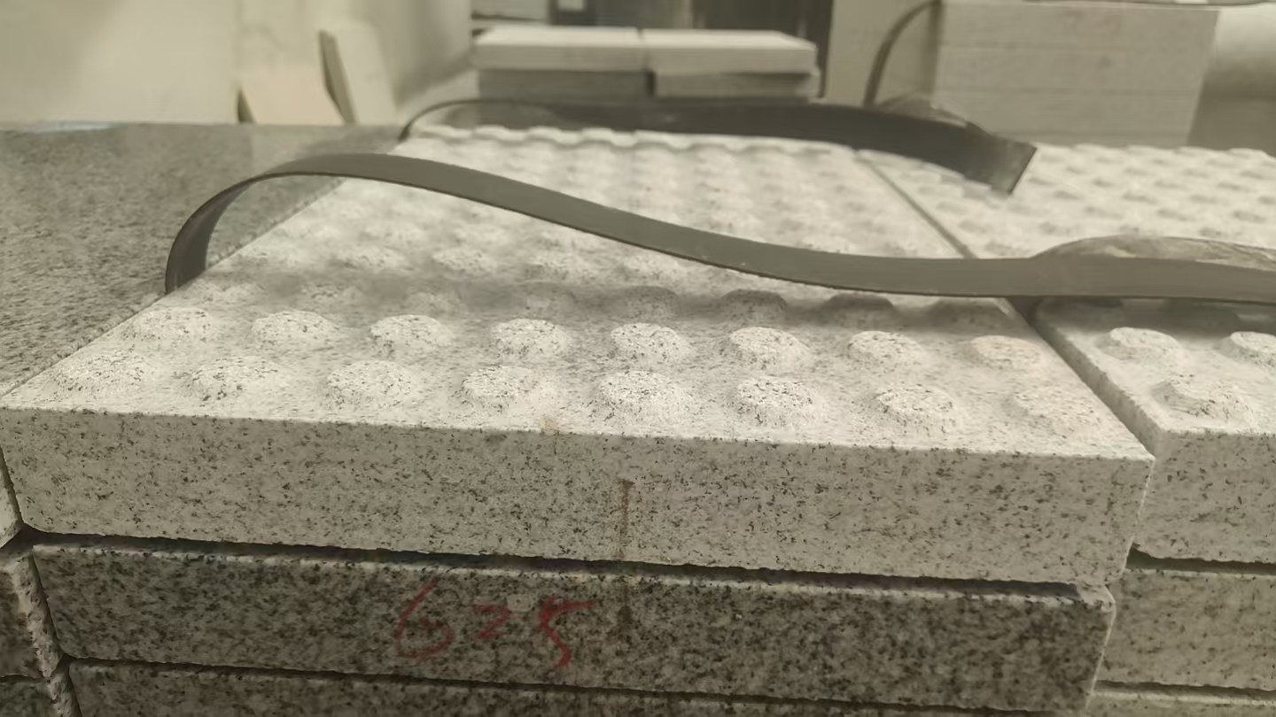 宿迁 芝麻白花岗岩6.0公分荔枝面五轴加工雕刻盲点