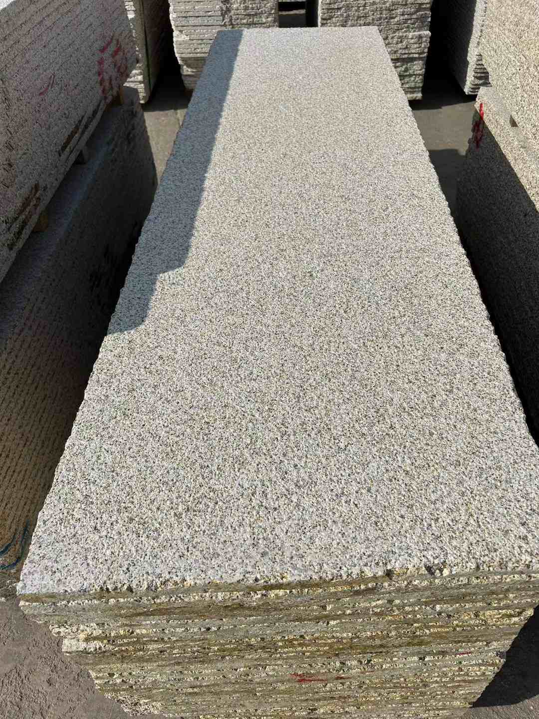 宿迁 黄金麻花岗岩荔枝面毛板，半成品